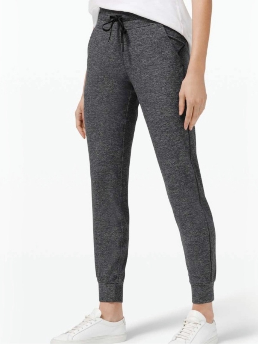 Lululemon Ready to Rulu Fleece Jogger size 6 NWOT
Heathered Black